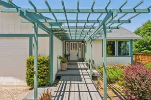 425 Oak Point Pl, Santa Rosa, CA 95409 - Photo 9
