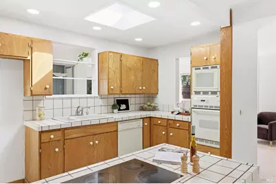 695 Sunset Parkway, Novato, CA 94947 - Photo 15