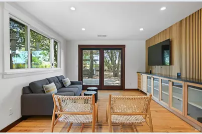 1081 Las Amigas Road, Napa, CA 94559 - Photo 7