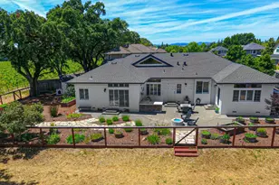 592 Peppertree Dr, Windsor, CA 95492 - Photo 1