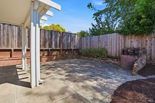 32 Colinda Dr, Petaluma, CA 94952 - Photo 29