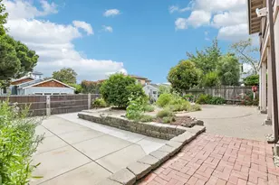 870 W J St, Benicia, CA 94510 - Photo 31
