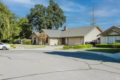 4109 W Mission Court, Visalia, CA 93277 - Photo 5