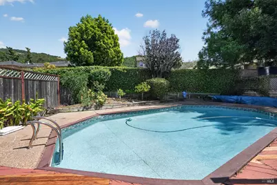 124 N San Pedro Road, San Rafael, CA 94903 - Photo 17