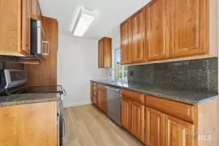 208 Essex Way, Benicia, CA 94510 - Photo 9