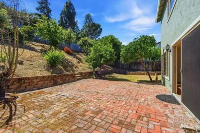208 Essex Way, Benicia, CA 94510 - Photo 21