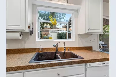 2506 Lakeview Drive, Santa Rosa, CA 95405 - Photo 5