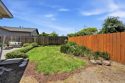 802 Pueblo Avenue, Napa, CA 94558 - Photo 17