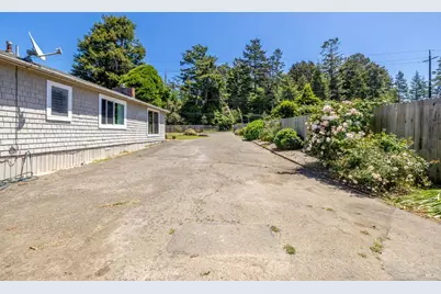 18200 Georges Lane, Fort Bragg, CA 95437 - Photo 33