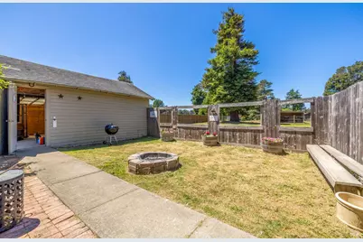 18200 Georges Lane, Fort Bragg, CA 95437 - Photo 27