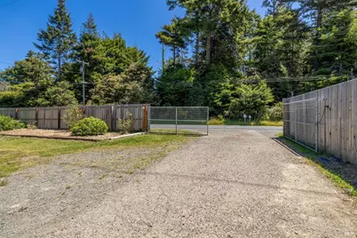 18200 Georges Lane, Fort Bragg, CA 95437 - Photo 31