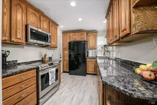 225 Fairoaks Dr, Vacaville, CA 95688 - Photo 13