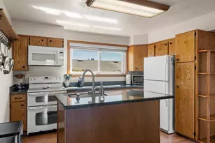 2048 E 3rd St, Benicia, CA 94510 - Photo 11