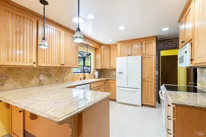 2236 W Hearn Avenue, Santa Rosa, CA 95407 - Photo 17