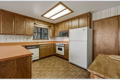 2810 Greenway Drive, Kelseyville, CA 95451 - Photo 15
