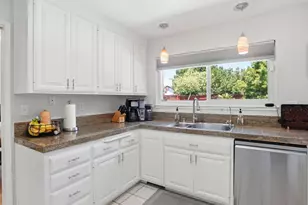 33 Manzano Ct, Novato, CA 94945 - Photo 7