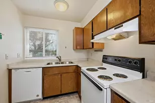 498 Santa Alicia Dr, Rohnert Park, CA 94928 - Photo 3