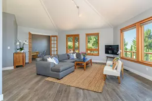 6649 Round Oak Rd, Penngrove, CA 94951 - Photo 11