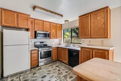 7408 Maximillian Place, Rohnert Park, CA 94928 - Photo 9