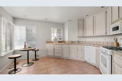 5038 Lakeview Circle, Fairfield, CA 94534 - Photo 9