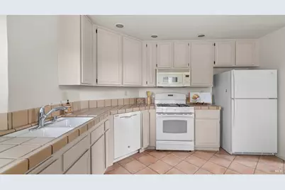 5038 Lakeview Circle, Fairfield, CA 94534 - Photo 11