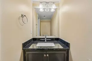 567 E Jasmine Cir, Santa Rosa, CA 95407 - Photo 9
