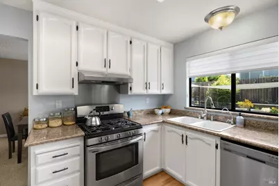 7510 Monet Place, Rohnert Park, CA 94928 - Photo 15