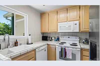 735 Buchanan Street #214, Benicia, CA 94510 - Photo 7