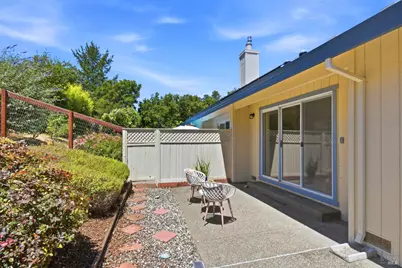 8050 Oakmont Drive, Santa Rosa, CA 95409 - Photo 27