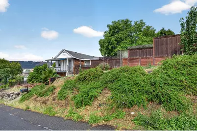 705 E 6th Street, Benicia, CA 94510 - Photo 3