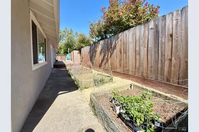 1858 Hemlock Street, Napa, CA 94559 - Photo 31