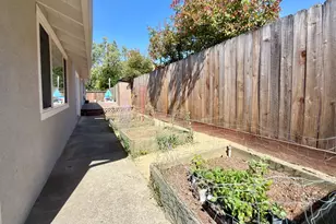 1858 Hemlock St, Napa, CA 94559 - Photo 31