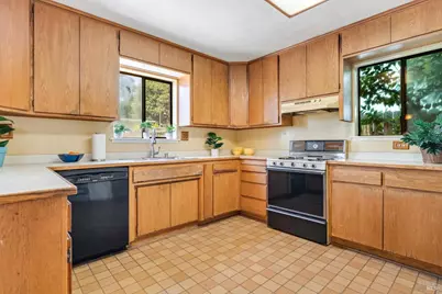 308 E Berna Avenue, Napa, CA 94559 - Photo 5