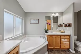 505 Maplewood Dr, Petaluma, CA 94954 - Photo 13