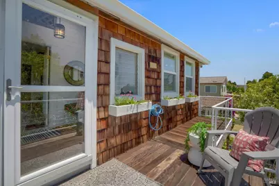 865 W I Street, Benicia, CA 94510 - Photo 3