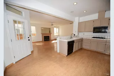 305 Mayfield Circle, Suisun City, CA 94585 - Photo 15