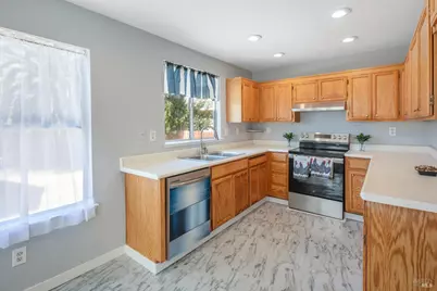 811 Bay Street, Suisun City, CA 94585 - Photo 17