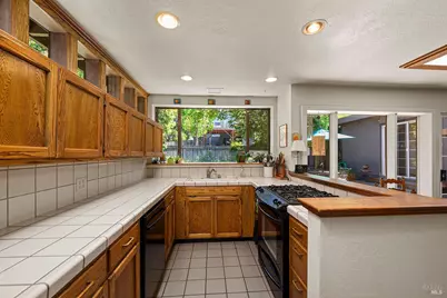 944 Summerfield Road, Santa Rosa, CA 95405 - Photo 27