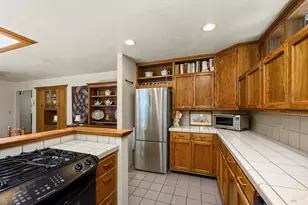 944 Summerfield Rd, Santa Rosa, CA 95405 - Photo 27