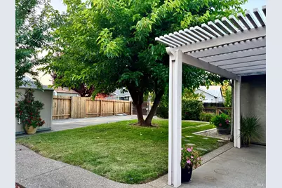 814 Capistrano Drive, Suisun City, CA 94585 - Photo 33