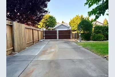 814 Capistrano Drive, Suisun City, CA 94585 - Photo 37