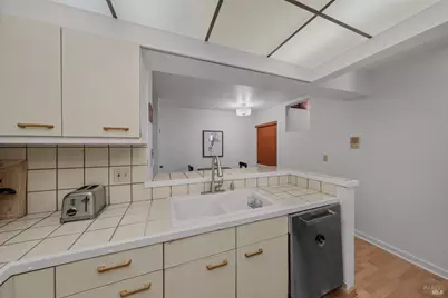 124 Professional Center Parkway, San Rafael, CA 94903 - Photo 9