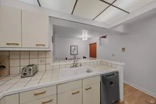 124 Professional Center Pkwy, San Rafael, CA 94903 - Photo 9
