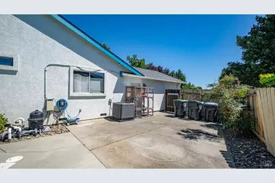 709 Palermo Drive, Suisun City, CA 94585 - Photo 37