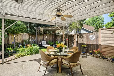 9139 Piccadilly Circle, Windsor, CA 95492 - Photo 3