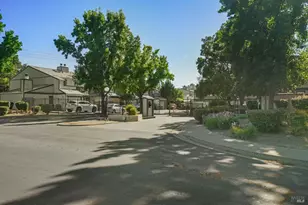 299 Shasta Dr, Vacaville, CA 95687 - Photo 1
