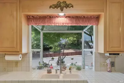 2040 Parrish Drive, Santa Rosa, CA 95404 - Photo 9