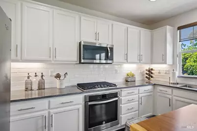 8424 Bennington Court, Vallejo, CA 94591 - Photo 13