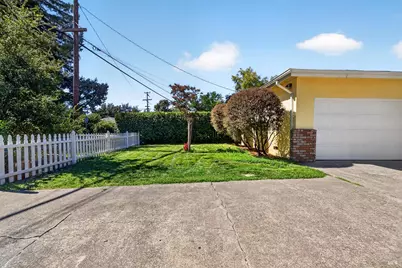 1102 Burbank Avenue, Santa Rosa, CA 95407 - Photo 3