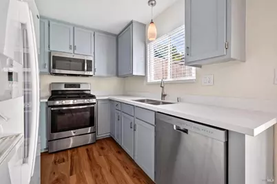2757 Lakeview Drive, Santa Rosa, CA 95405 - Photo 9